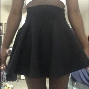 Black flowy Jhonny skirt,x small xs.